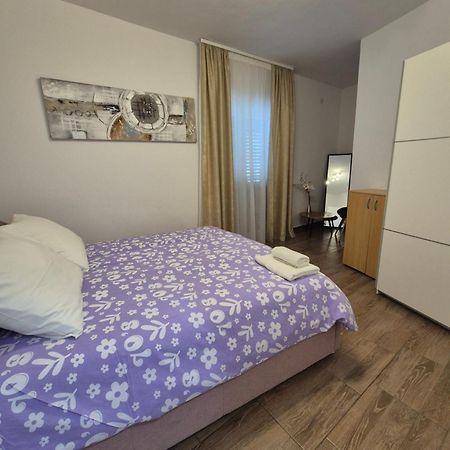 Apartman Smoljic 4+2 Primosten Exterior photo