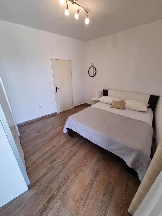 Apartman Smoljic 4+2 Primosten Exterior photo