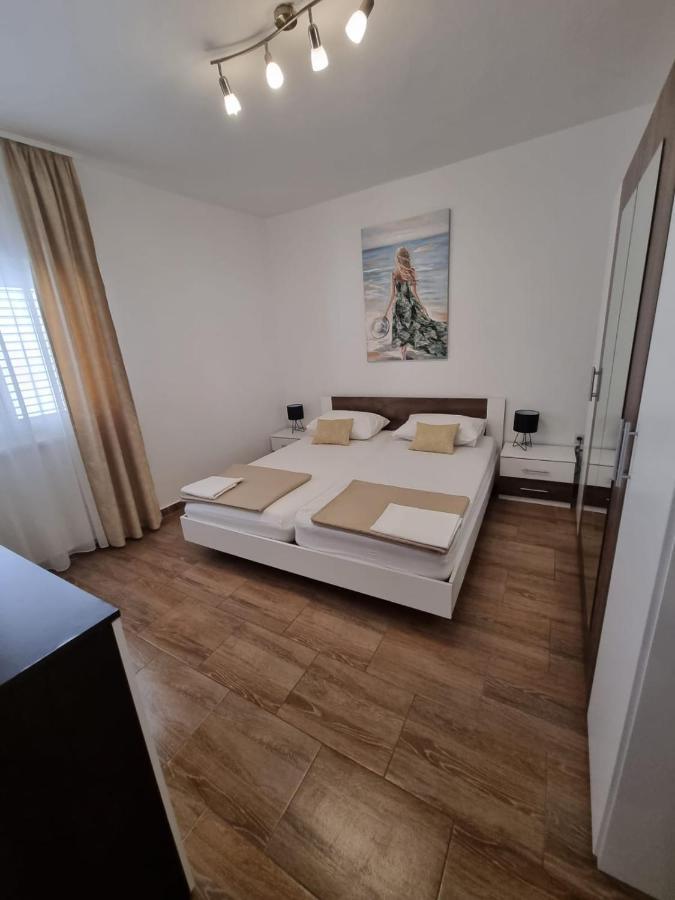 Apartman Smoljic 4+2 Primosten Exterior photo